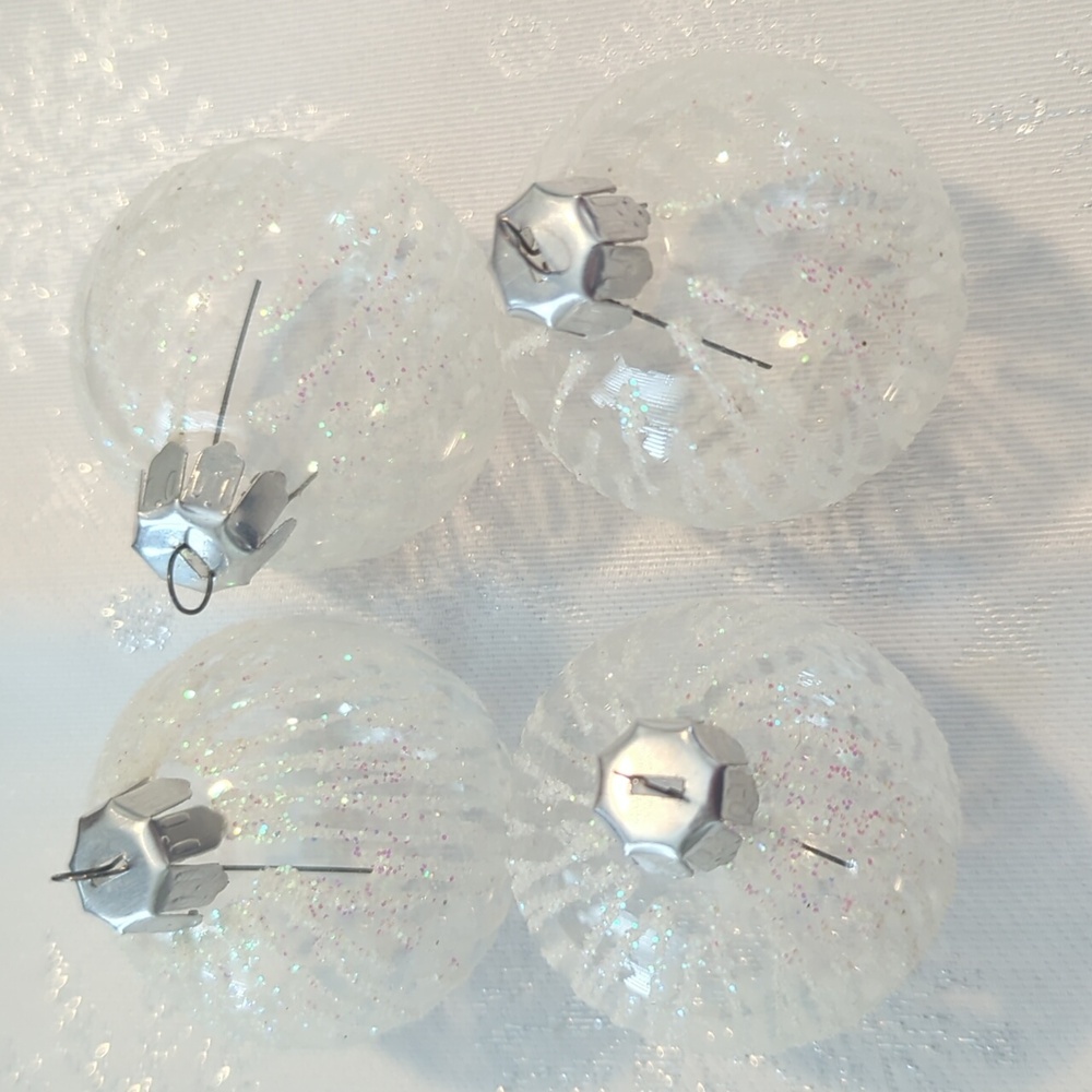 🏷️LAST CHANCE SALE $5 Vintage Romanian Hand Decorated Glass Ornaments Set of 4 - Picture 3 of 8